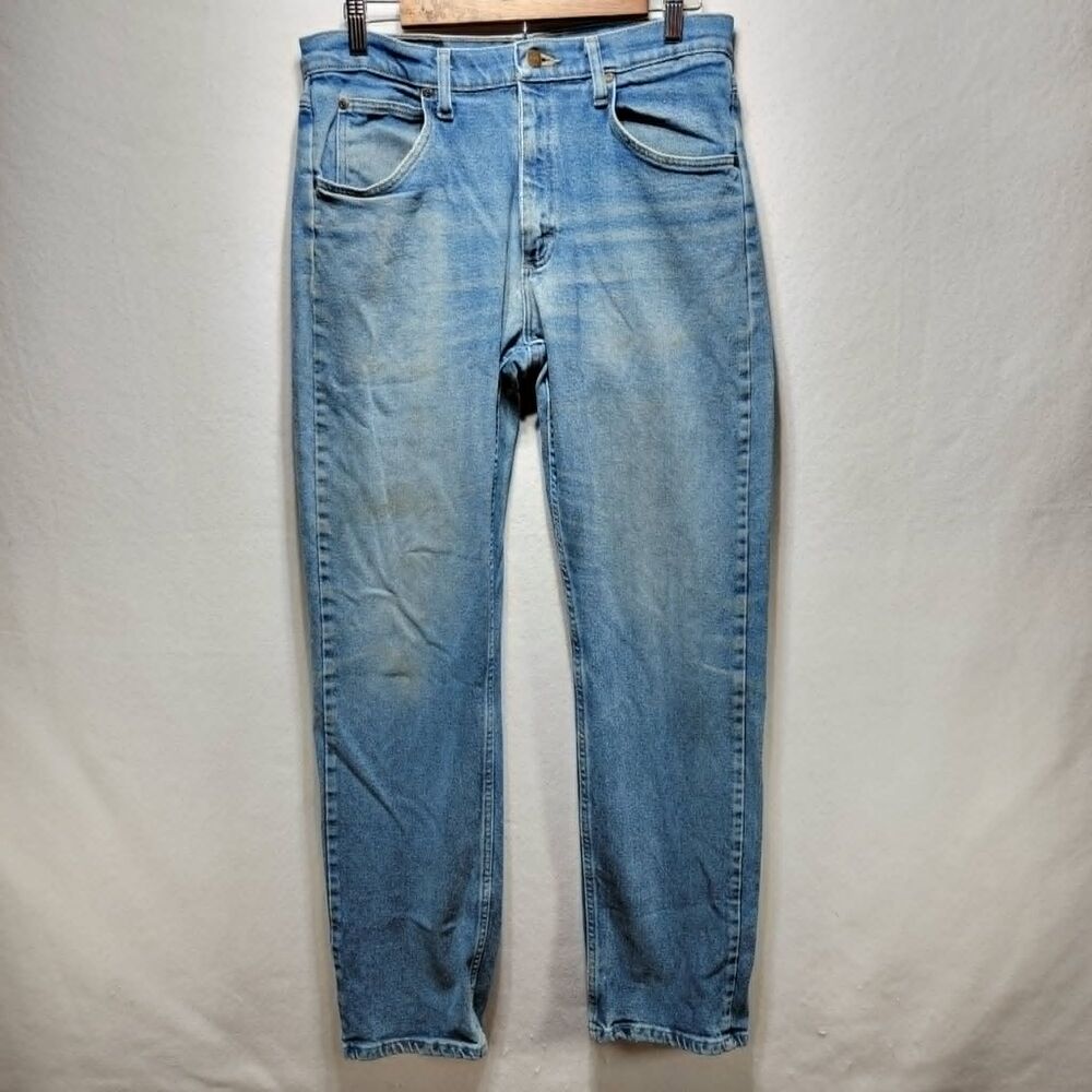Men’s Wrangler Blue Jeans Size 32x34 Material 100% Cotton Straight Leg